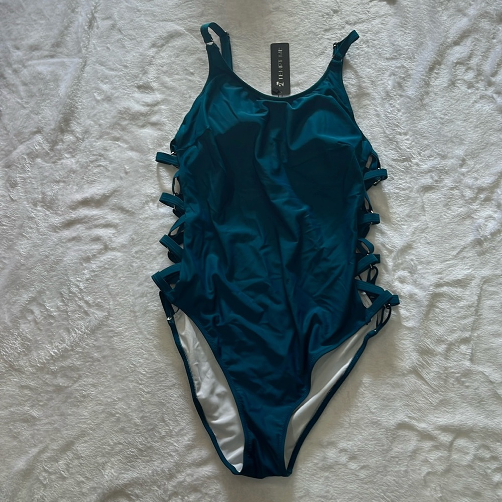 Women’s in piece bathing suit